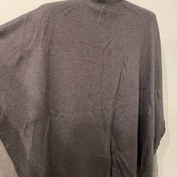 Lululemon Multi-ways Poncho - Picture 7 of 7